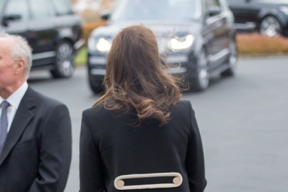 凯特•米德尔顿（Kate Middleton）的“孕妇装”新品：纸夹大衣