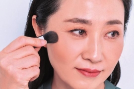 如何看起来更年轻？用化妆将烦恼的肌肤问题全部隐藏！妆容