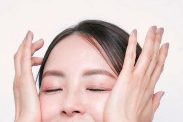 法令纹、木偶纹和下颌线，如何对付显老的三条纹？