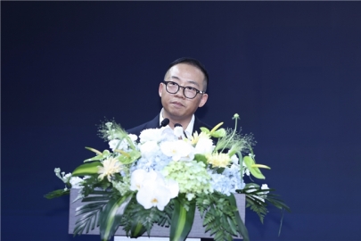 刘诗诗亮相上海，优雅见证伟星水生态发布盛典