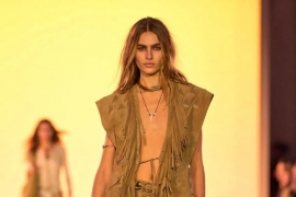 这个秋天的时尚单品，居然是脚上“皱巴巴”的靴子？